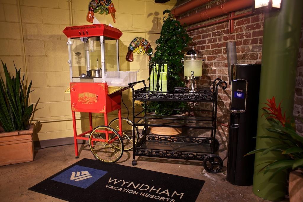 Club Wyndham La Belle Maison New Orleans Exterior photo